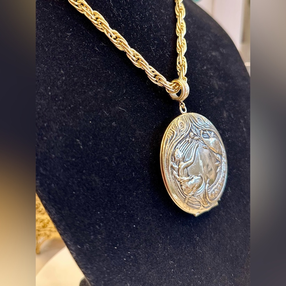 VTG Whiting & Davis Signed 70s Gold-Toned Oversized Mermaid Locket Necklace EUC - Picture 9 of 17